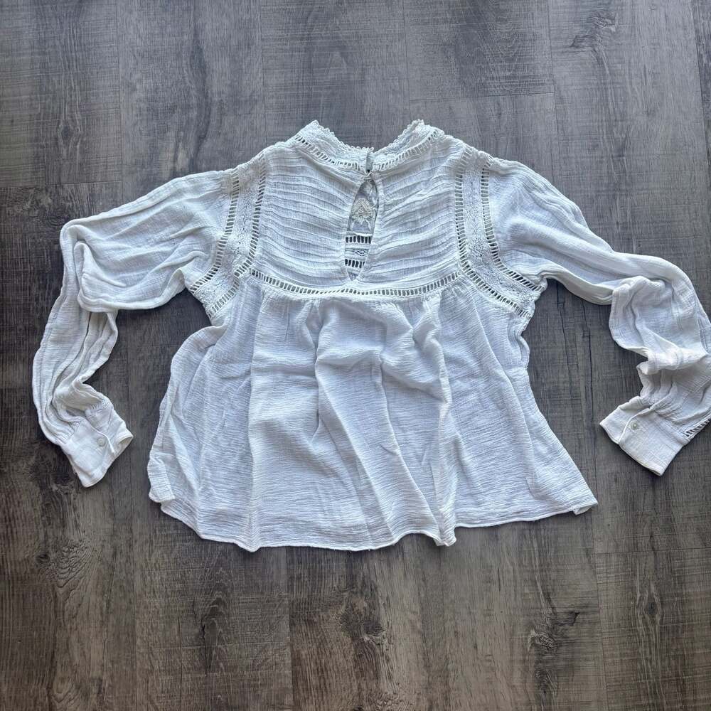 Lace-Trimmed Textured Blouse with Embroidery
